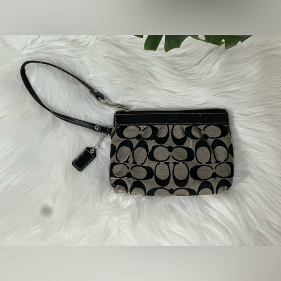 COACH Signature Hray/Black signature Wristlet - Picture 5 of 13